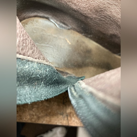 Tsonga Elegant Black Leather Heeled Boots with Decorative Stitching - Picture 12 of 14